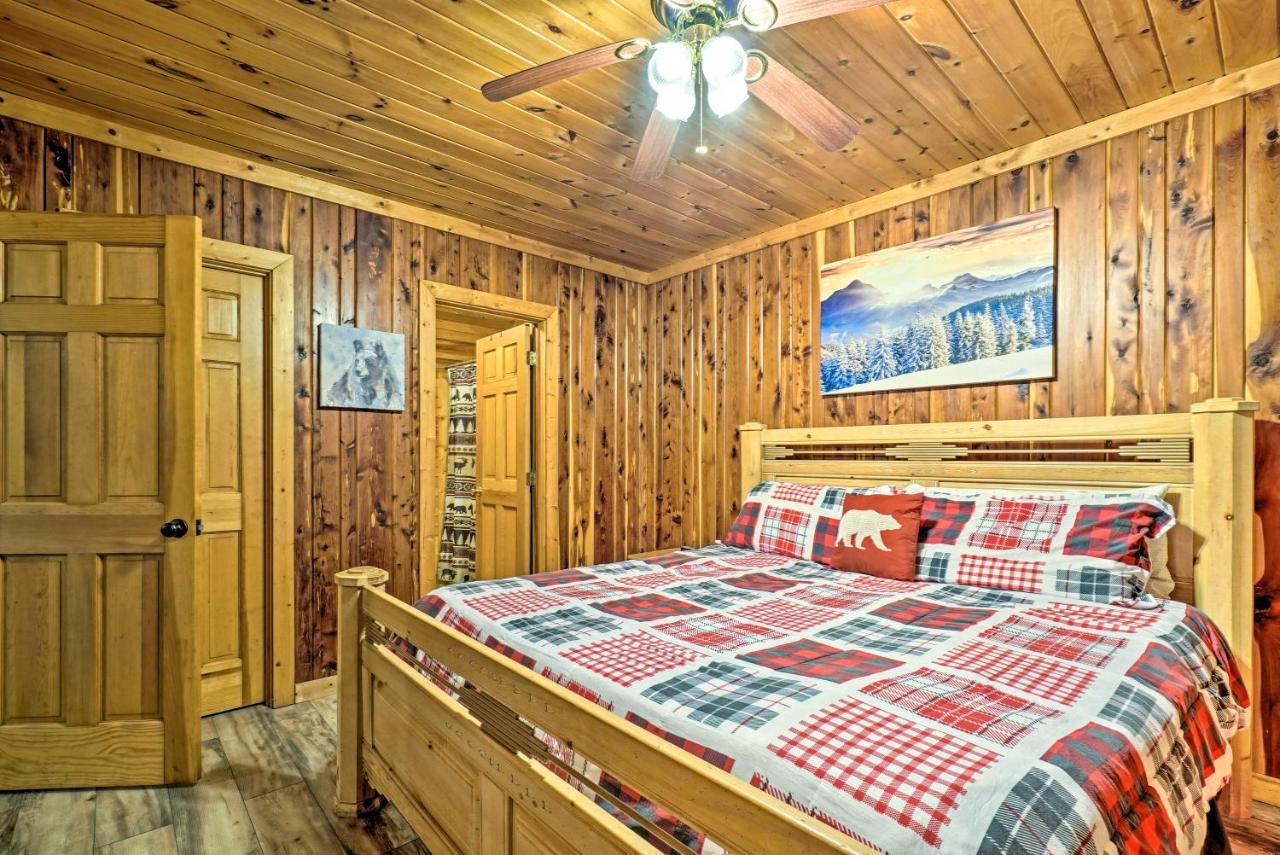 Grin N Bear It Cabin With Hot Tub And Fire Pit! Pigeon Forge Exterior foto