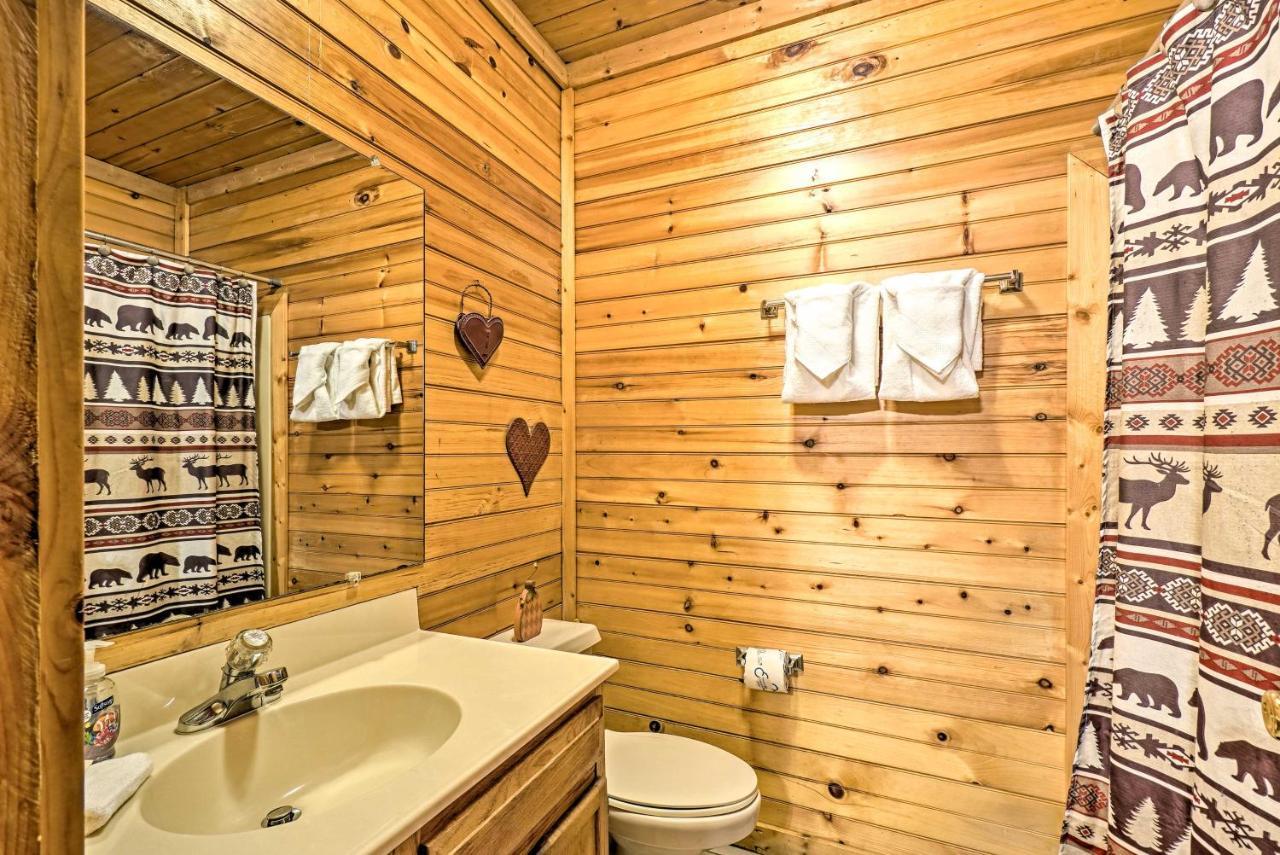 Grin N Bear It Cabin With Hot Tub And Fire Pit! Pigeon Forge Exterior foto