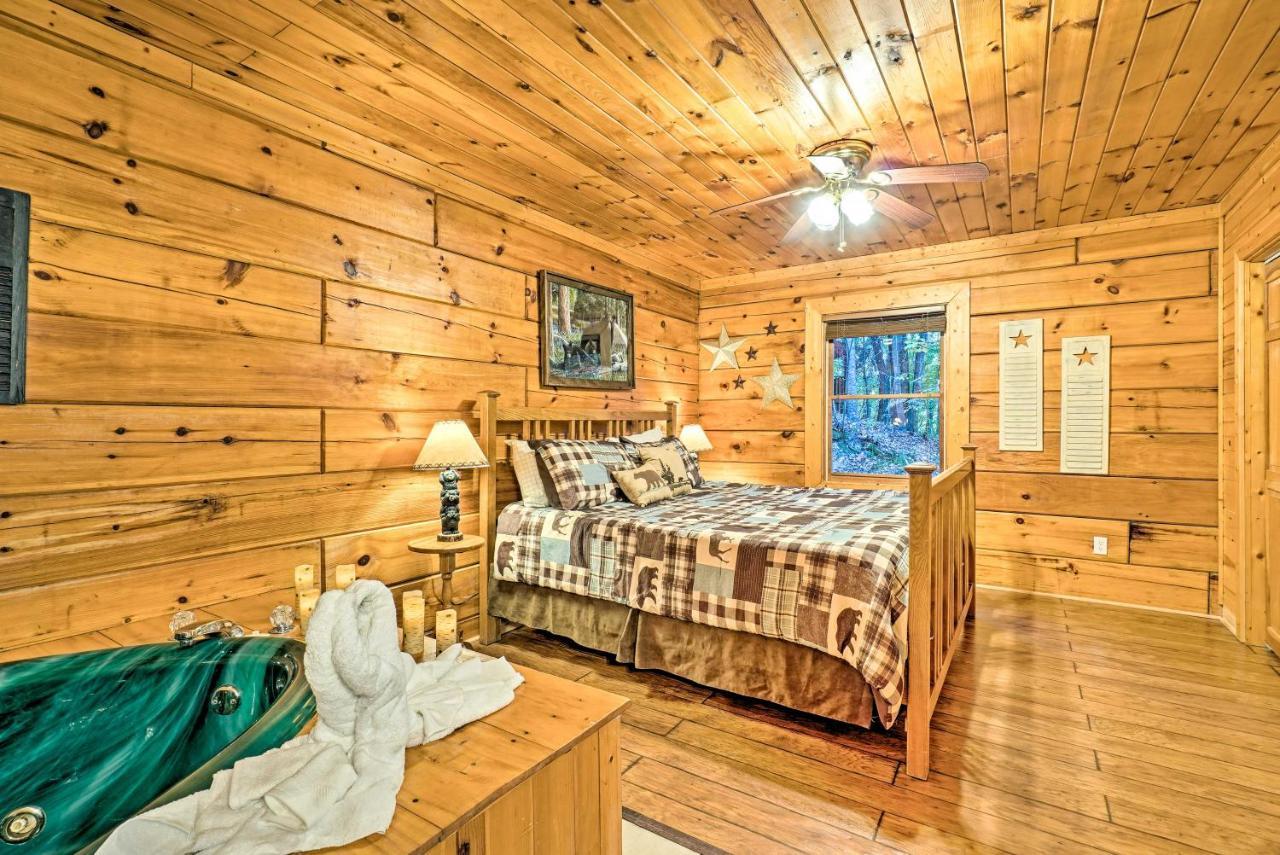 Grin N Bear It Cabin With Hot Tub And Fire Pit! Pigeon Forge Exterior foto